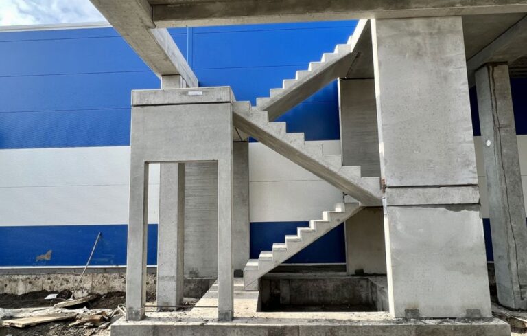 Jak probíhá výstavba betonové haly od A do Z: průvodce procesem pro potenciální klienty